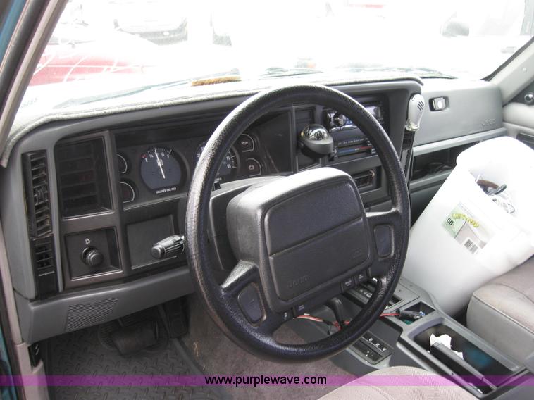image for item 2345 1995 Jeep Cherokee SE SUV