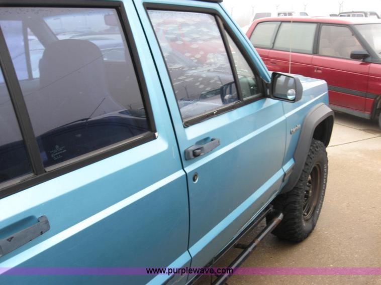 image for item 2345 1995 Jeep Cherokee SE SUV