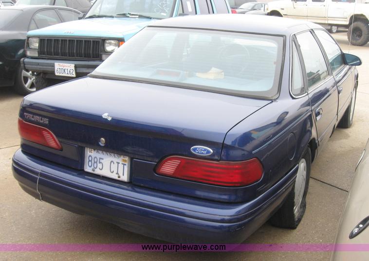 image for item 2346 1994 Ford Taurus GL