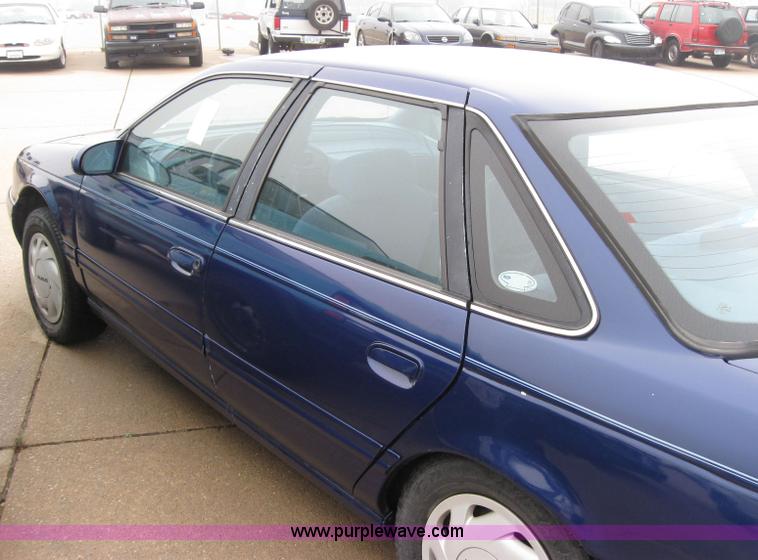 image for item 2346 1994 Ford Taurus GL
