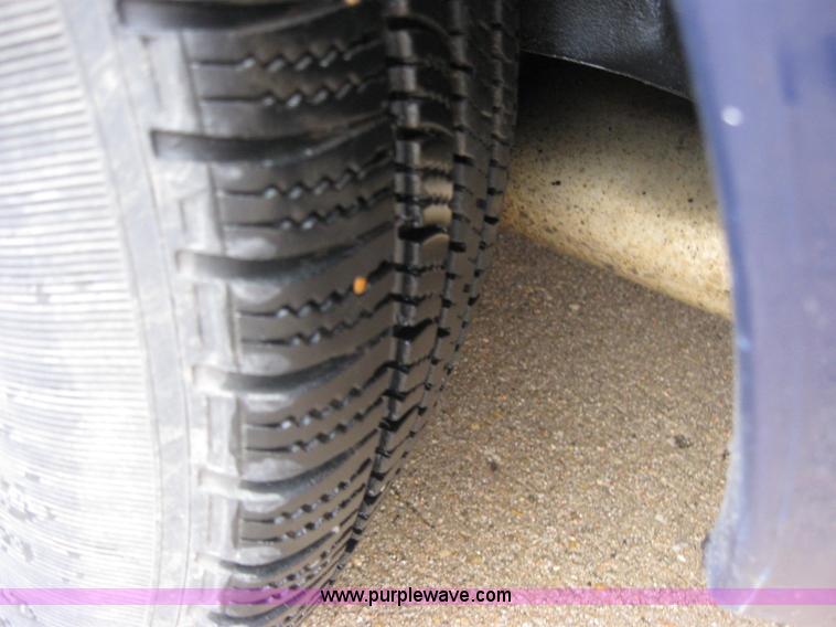 image for item 2346 1994 Ford Taurus GL