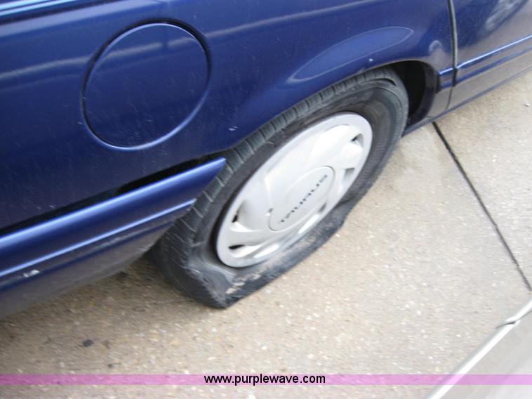 image for item 2346 1994 Ford Taurus GL