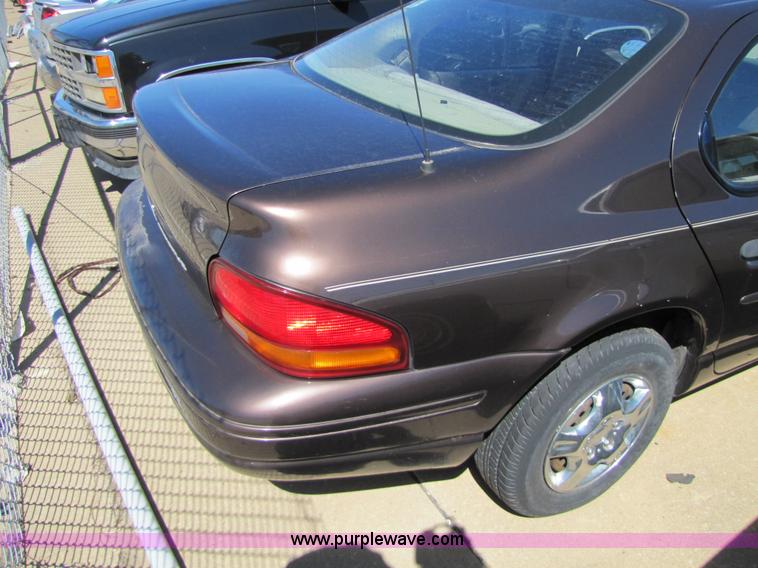 image for item 8541 1997 Dodge Stratus