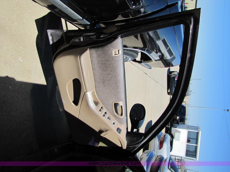 image for item 8541 1997 Dodge Stratus