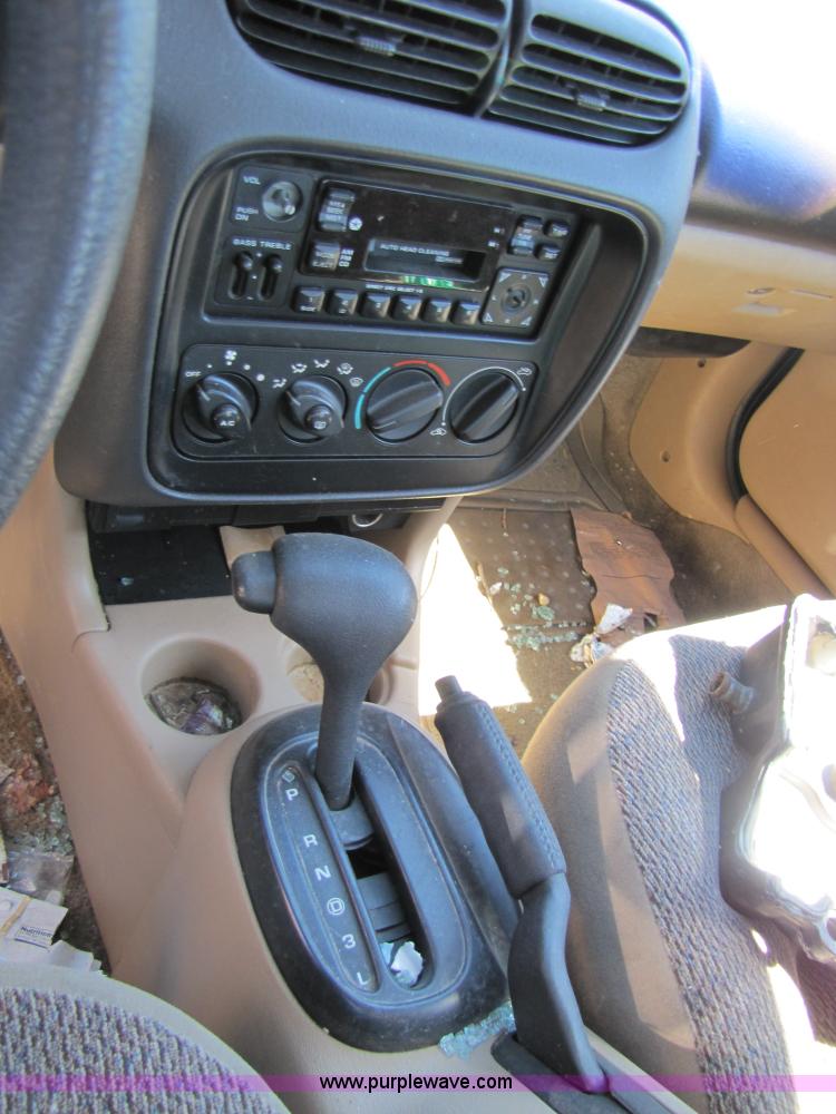 image for item 8541 1997 Dodge Stratus