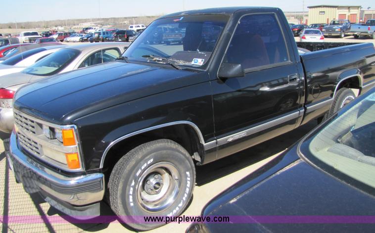 image for item 8542 1988 Chevrolet C1500 pickup truck
