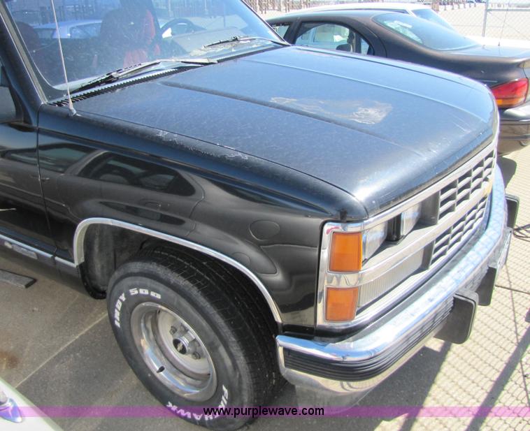 image for item 8542 1988 Chevrolet C1500 pickup truck