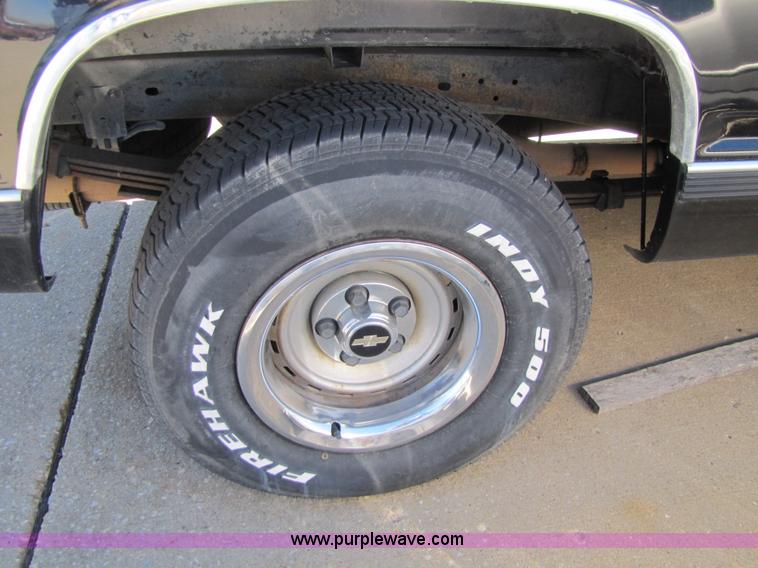 image for item 8542 1988 Chevrolet C1500 pickup truck