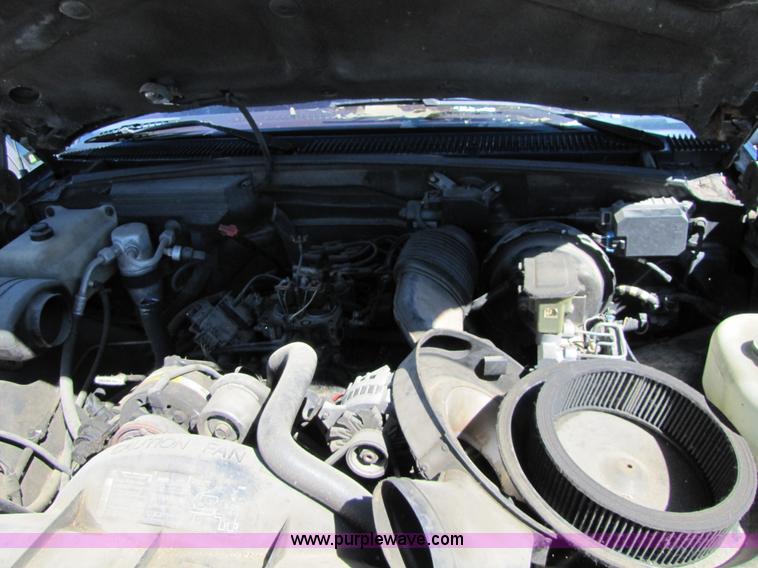 image for item 8542 1988 Chevrolet C1500 pickup truck