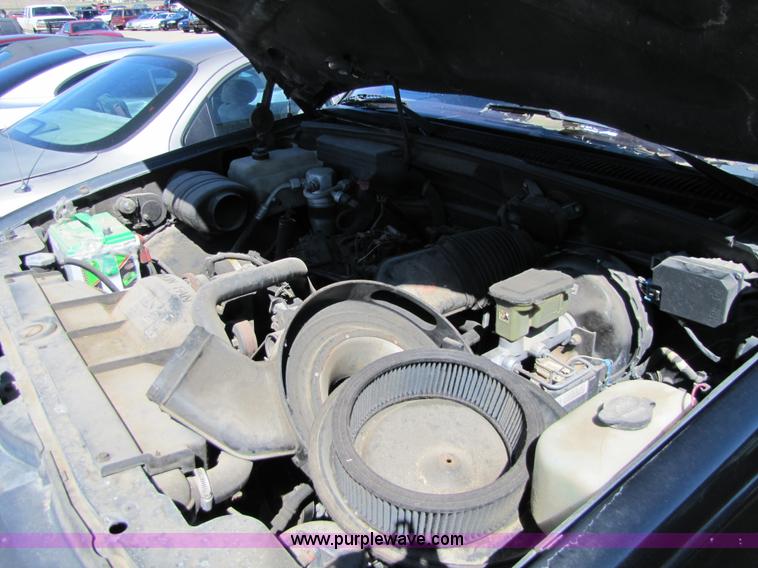 image for item 8542 1988 Chevrolet C1500 pickup truck