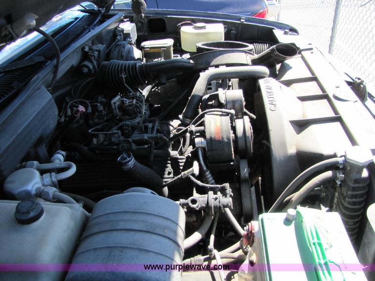 image for item 8542 1988 Chevrolet C1500 pickup truck