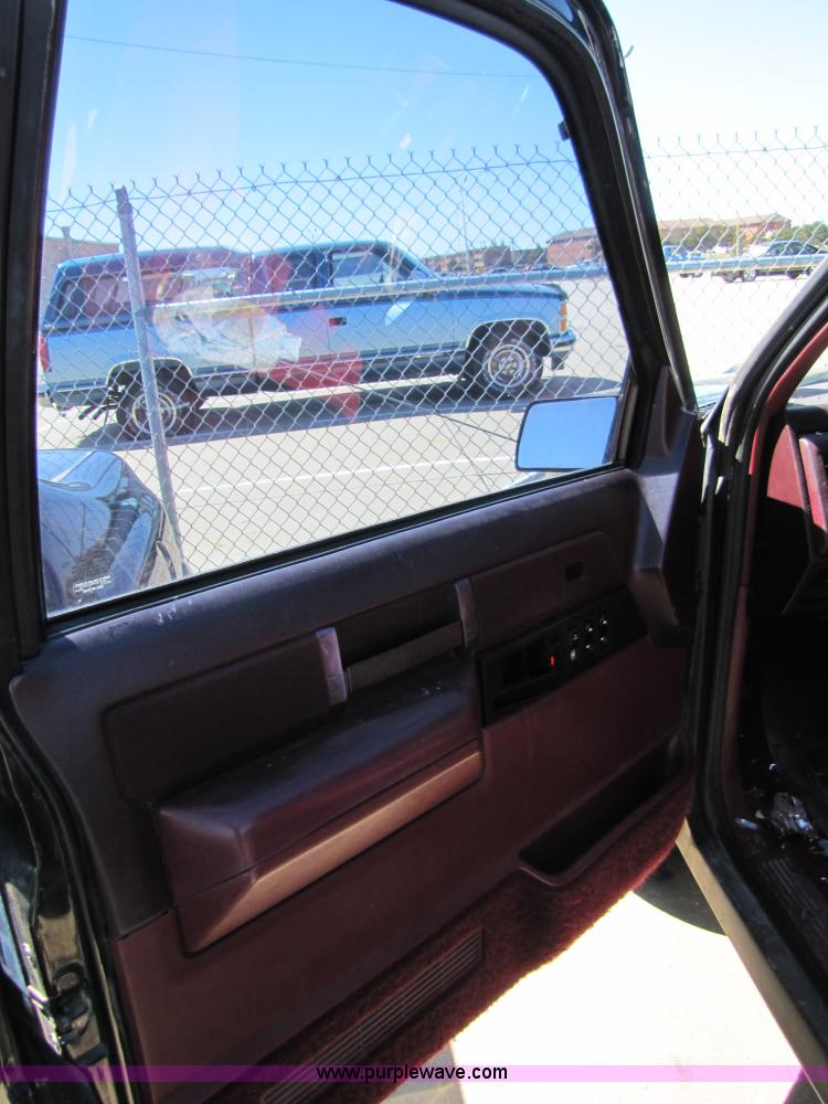 image for item 8542 1988 Chevrolet C1500 pickup truck