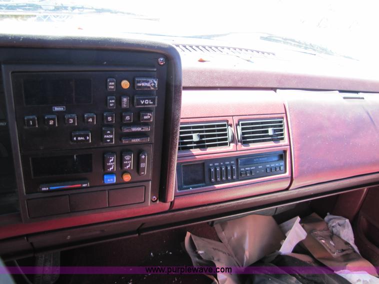 image for item 8542 1988 Chevrolet C1500 pickup truck