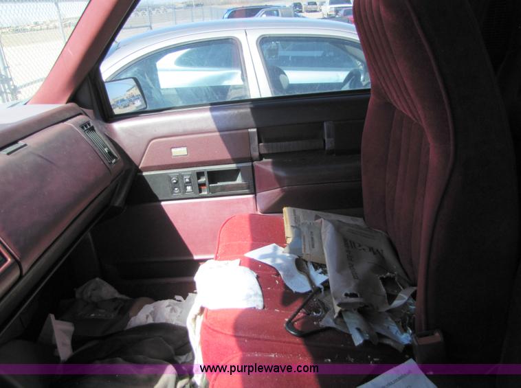 image for item 8542 1988 Chevrolet C1500 pickup truck