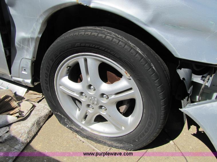 image for item 8544 2003 Dodge Stratus SE