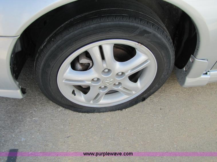 image for item 8544 2003 Dodge Stratus SE