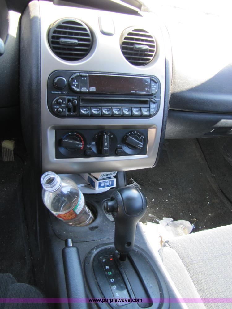 image for item 8544 2003 Dodge Stratus SE