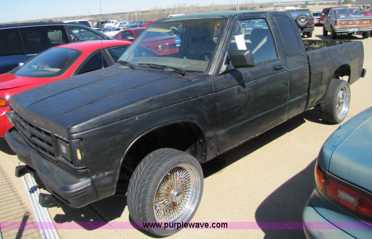 image for item 8547 1984 Chevrolet S10 extended cab pickup truck