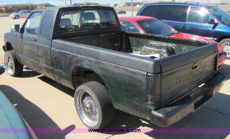 image for item 8547 1984 Chevrolet S10 extended cab pickup truck