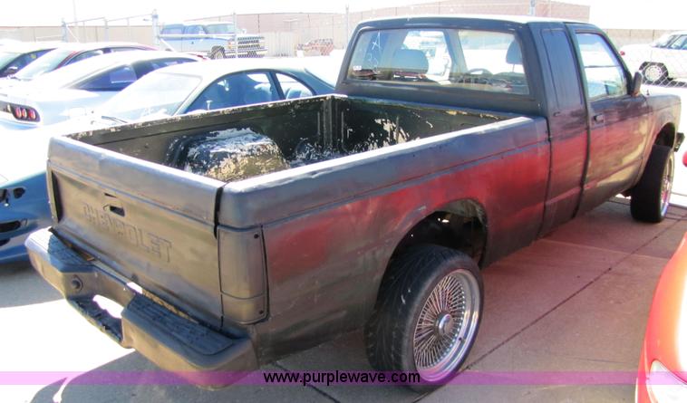 image for item 8547 1984 Chevrolet S10 extended cab pickup truck