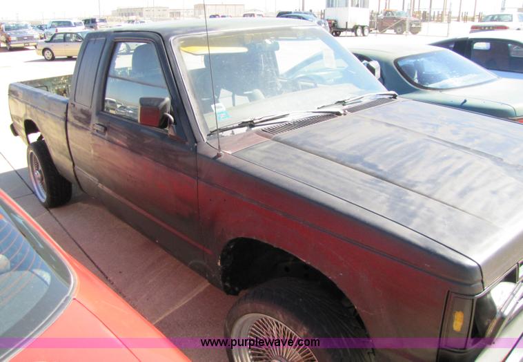 image for item 8547 1984 Chevrolet S10 extended cab pickup truck