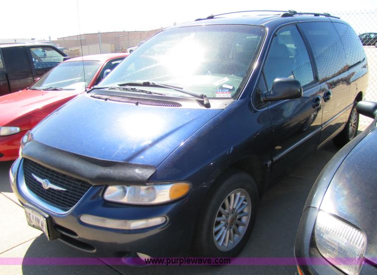 image for item 8548 2000 Chrysler Town & Country LXi minivan