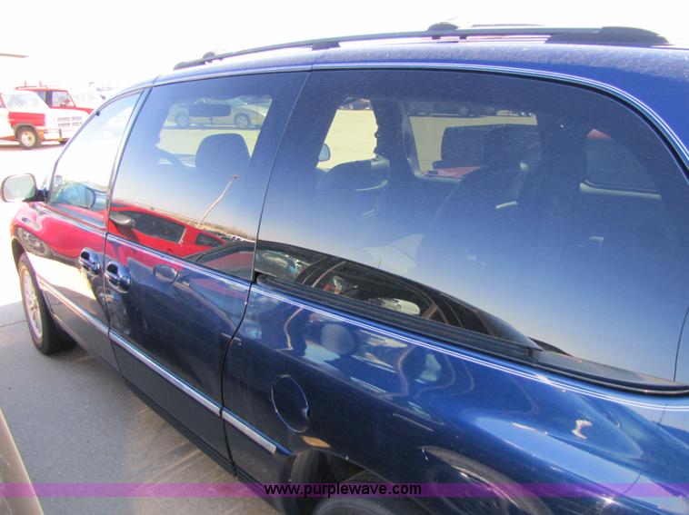 image for item 8548 2000 Chrysler Town & Country LXi minivan