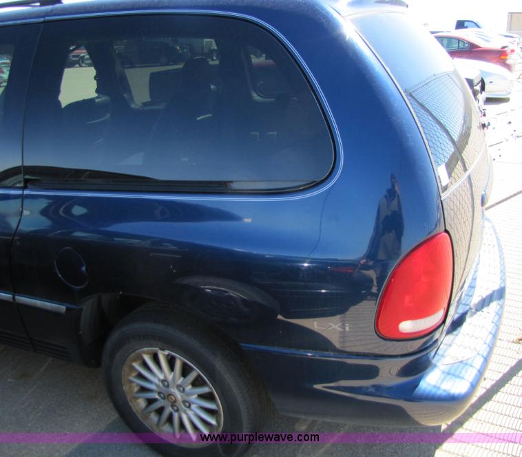 image for item 8548 2000 Chrysler Town & Country LXi minivan