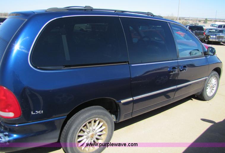 image for item 8548 2000 Chrysler Town & Country LXi minivan