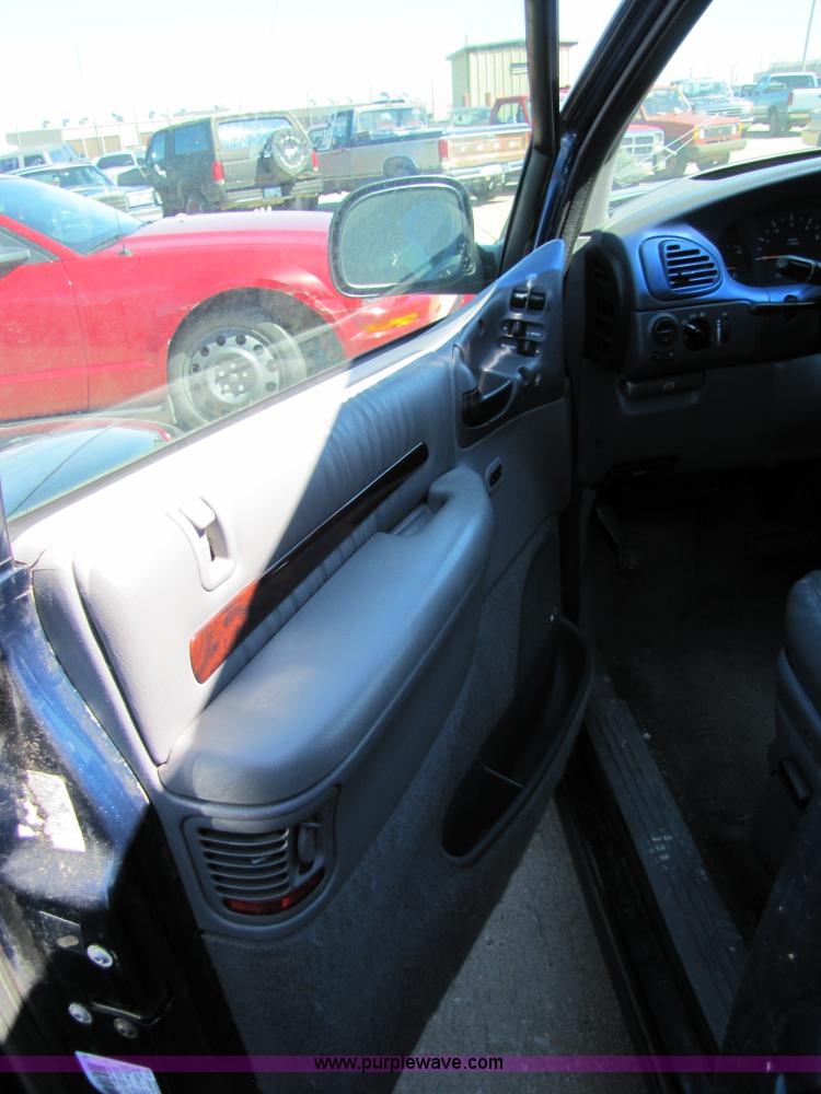 image for item 8548 2000 Chrysler Town & Country LXi minivan