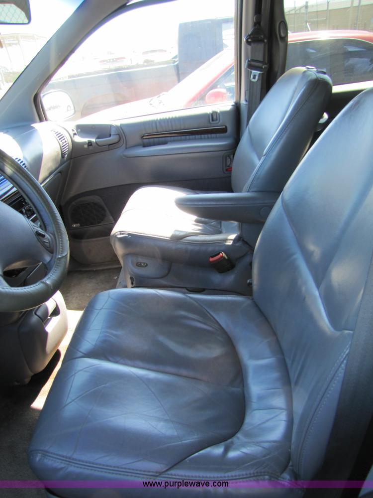 image for item 8548 2000 Chrysler Town & Country LXi minivan