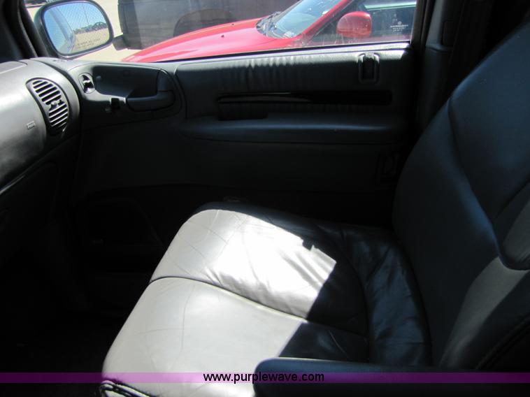 image for item 8548 2000 Chrysler Town & Country LXi minivan