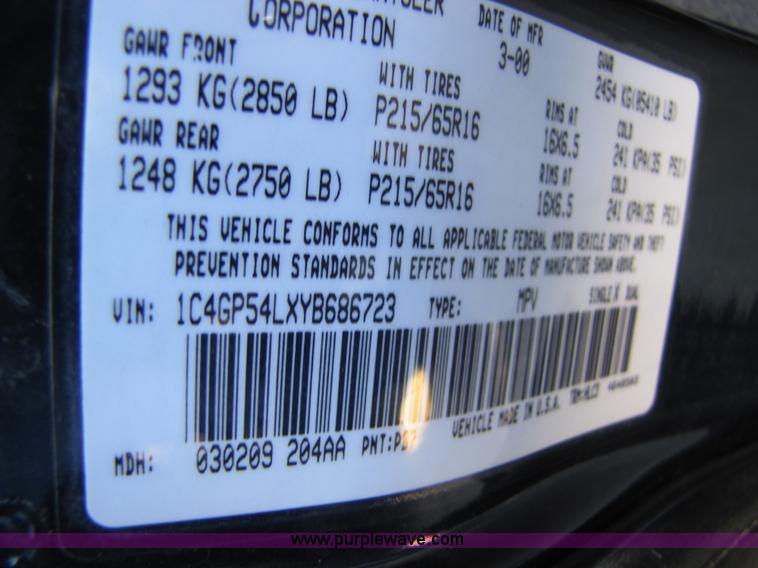 image for item 8548 2000 Chrysler Town & Country LXi minivan