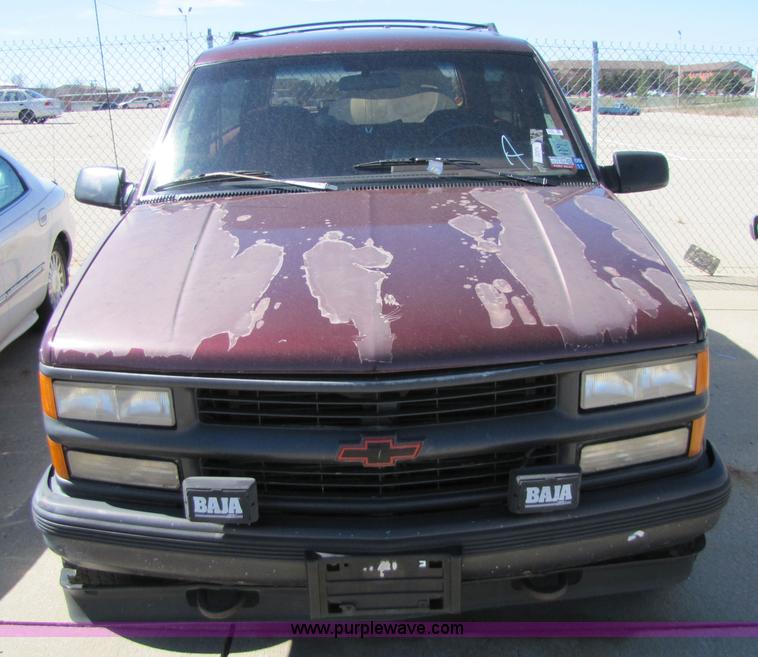 image for item 8555 1994 Chevrolet Blazer Sport K1500 SUV