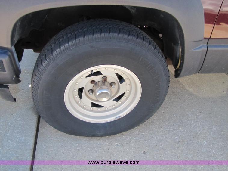 image for item 8555 1994 Chevrolet Blazer Sport K1500 SUV