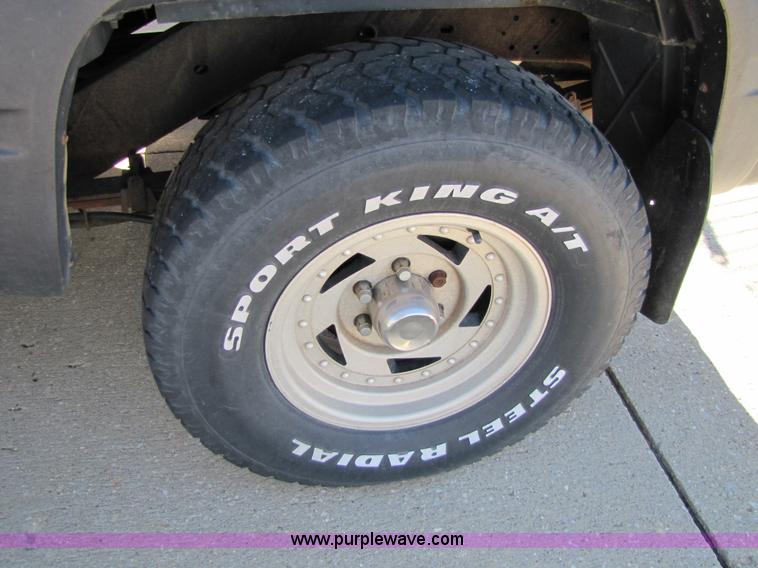 image for item 8555 1994 Chevrolet Blazer Sport K1500 SUV