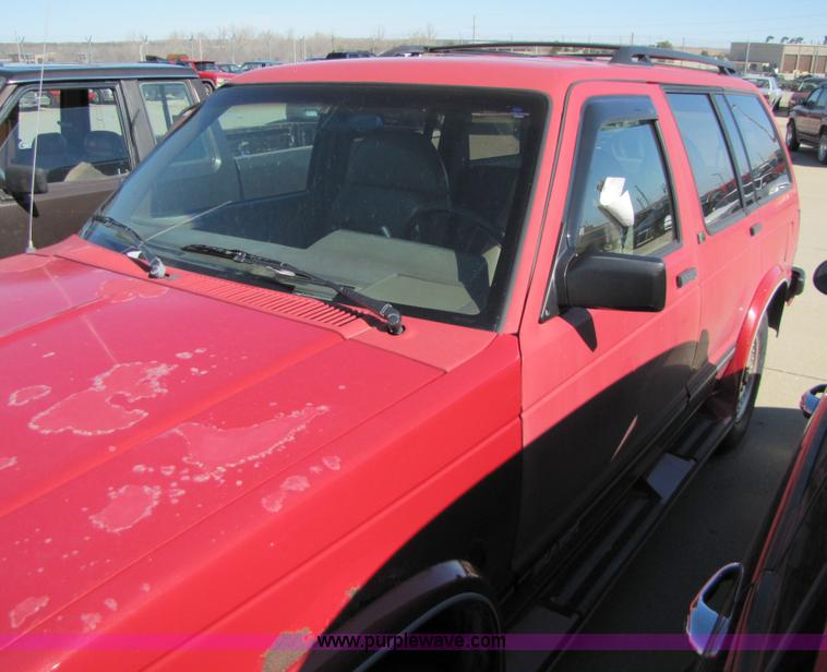 image for item 8558 1994 Chevrolet S10 Blazer Tahoe LT SUV