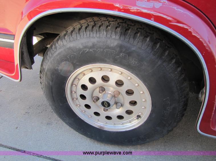 image for item 8558 1994 Chevrolet S10 Blazer Tahoe LT SUV