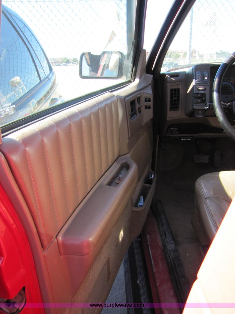 image for item 8558 1994 Chevrolet S10 Blazer Tahoe LT SUV