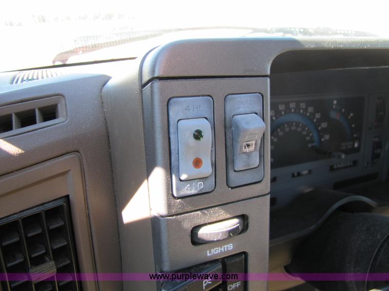 image for item 8558 1994 Chevrolet S10 Blazer Tahoe LT SUV