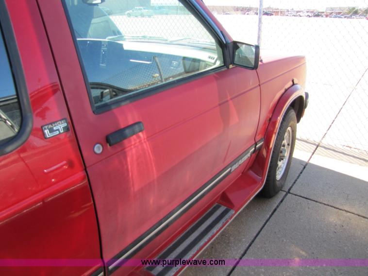 image for item 8558 1994 Chevrolet S10 Blazer Tahoe LT SUV