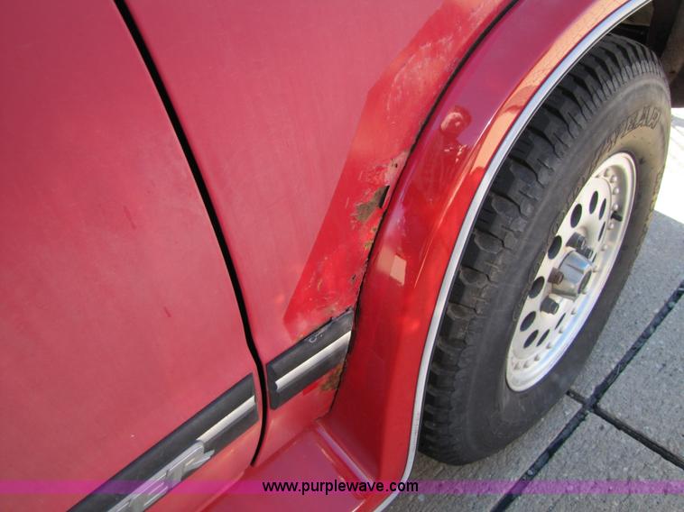 image for item 8558 1994 Chevrolet S10 Blazer Tahoe LT SUV