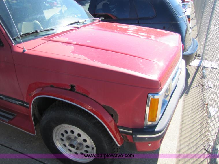 image for item 8558 1994 Chevrolet S10 Blazer Tahoe LT SUV