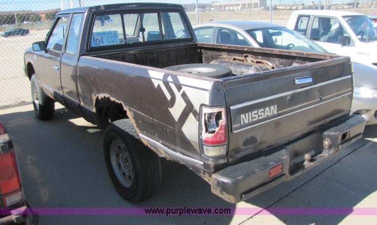 image for item 8559 1985 Nissan GT King Cab pickup truck