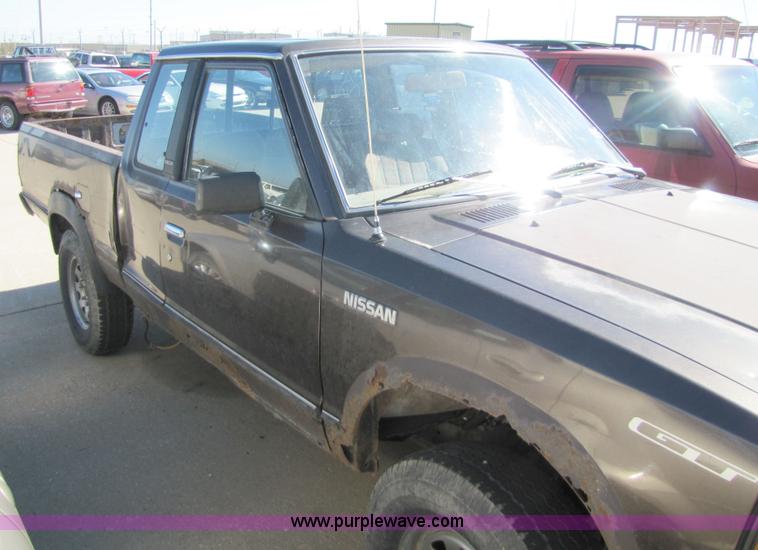 image for item 8559 1985 Nissan GT King Cab pickup truck