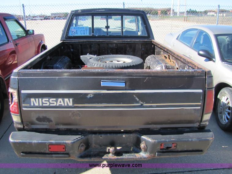 image for item 8559 1985 Nissan GT King Cab pickup truck