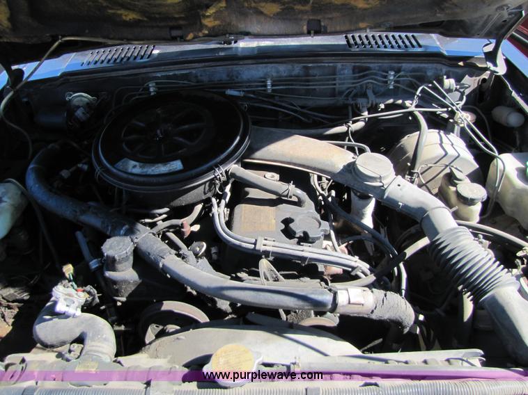 image for item 8559 1985 Nissan GT King Cab pickup truck