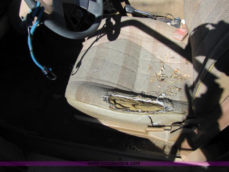 image for item 8559 1985 Nissan GT King Cab pickup truck