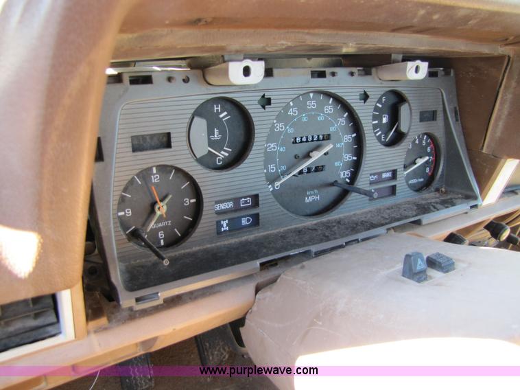 image for item 8559 1985 Nissan GT King Cab pickup truck