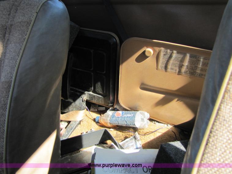 image for item 8559 1985 Nissan GT King Cab pickup truck